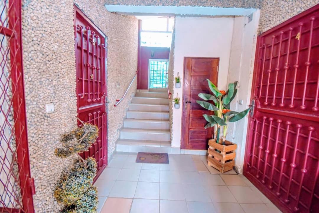 Stone House - Makepe, Douala 아파트 호텔 외부 사진